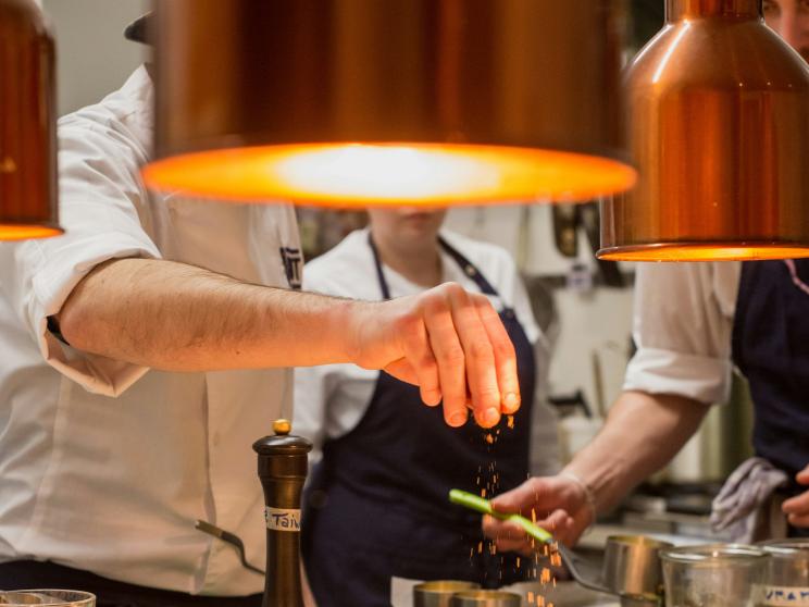 Are men really the better cooks?        louis-hansel-0sylbzjgttw-unsplash.jpg