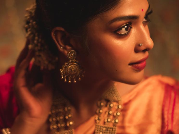 Sarika lights up cameo as ‘Roshni’ 