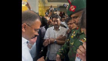 Father Stops PM Convoy to Save Abducted Son