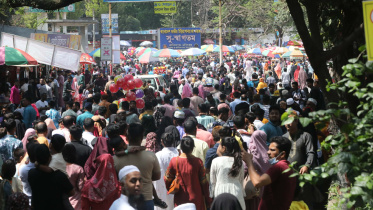 eid holiday crowd in Dhaka