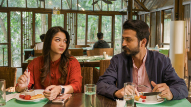 Hoichoi unveils trailer of ‘Ekshathe Alada’