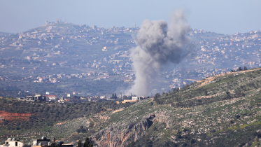 Smoke rises after Israeli strikes in southern Lebanon, amid escalation between Hezbollah and Israel, amid the U.S.-Israeli conflict with Iran, as seen from Marjayoun, Lebanon, March 17, 2026. Photo: Reuters