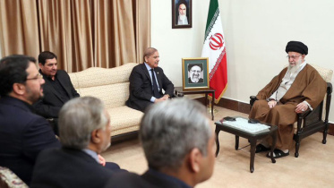 Pakistan PM meets Khamenei.jpg