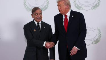 U.S. President Donald Trump and Pakistani Prime Minister Shehbaz Sharif shake hands as they pose for a photo, at a world leaders' summit on ending the Gaza war, amid a U.S.-brokered prisoner-hostage swap and ceasefire deal between Israel and Hamas, in Sharm el-Sheikh, Egypt, October 13, 2025. Photo: Reuters