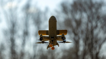 A Sting interceptor drone by the Ukrainian company Wild Hornets flies at an undisclosed location in Ukraine, March 16, 2026. Photo: Reuters