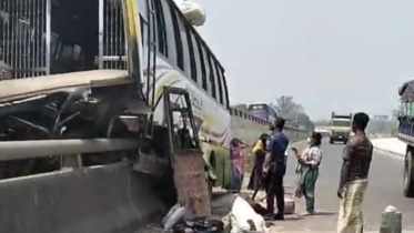 Sirajganj bus accident near Jamuna Bridge