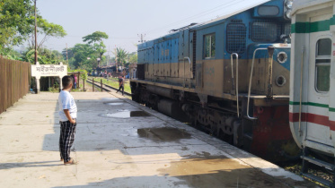 Train_halted.jpg