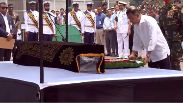 Tarique Rahman placed a wreath at the coffin of the deceased at the South Plaza of the Jatiya Sangsad Bhaban around 11:30am. Photo: UNB