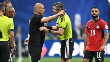 Argentina Egypt Referree.jpg