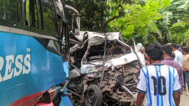 The ambulance was returning to Santhia with the body when it was hit head-on by a Pabna-bound Pabna Express bus in the Soradangi area of Ataikula in Pabna Sadar upazila. Photo: Collected