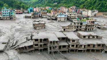 Rescuers are searching for survivors after the massive flash flood along the Nepal-Tibet border destroyed homes, roads and bridges, with rescue efforts hampered by continued rain and difficult terrain. Photo: AFP