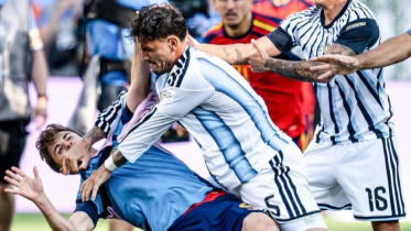 Argentina's Paredes suspended 10 matches by FIFA for World Cup fight