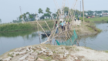 Villagers-suffer-for-permanent-bridge.jpg
