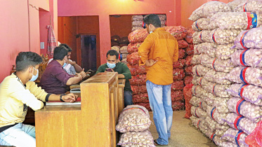 Khatunganj-market.jpg