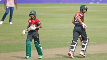 Mominul and Mahmudullah (1).jpg