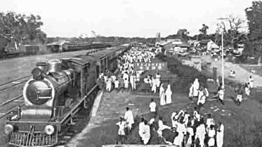 a train Rajshahi station.jpg