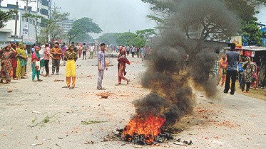 Agitated RMG workers.jpg