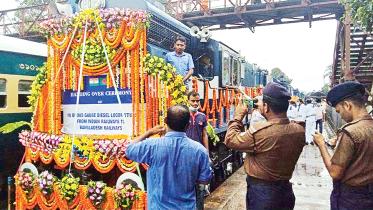 Bangladesh-Railway-receives-one-locomotives.jpg