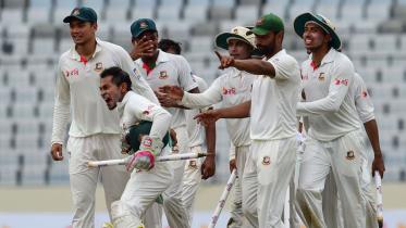 Bangladesh team celebrate victory.jpg