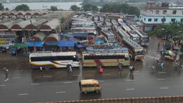 unsafe road in Dhaka