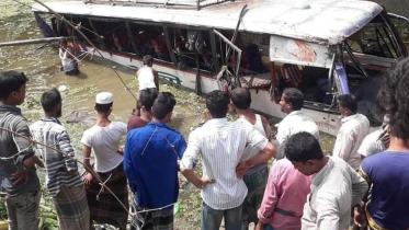 bus plunged Chatkhil.jpg