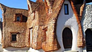 Romanian couple, fairytale castle, Transylvania, offbeat