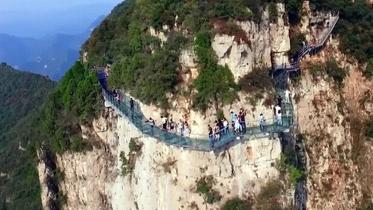China-glasswalkway.jpg