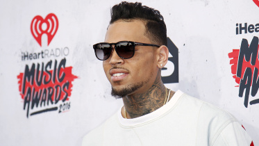 Pop star,Chris Brown,arrested,assault,woman,called,911,deadly,weapon,standoff,Los Angeles