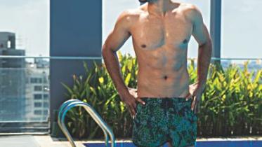 Dandruff remedies for the hunk!