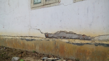 dangerous cracks 1.jpg