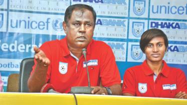 Women's team eye final berth