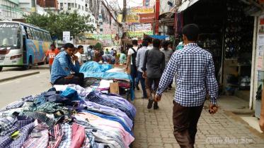 Hawkers-on-footpath.jpg