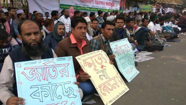 Non-MPO teachers hunger strike
