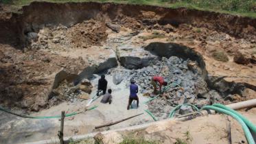 Illegal Sand Lifting 1.jpg