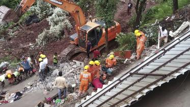 india-building-collapse-afp-wb.jpg