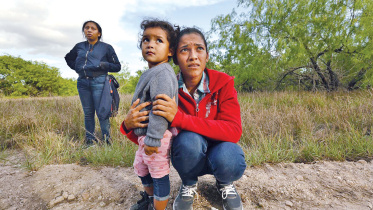 india migrant girl.jpg