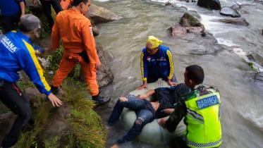 Indonesia bus plunge