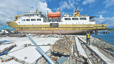 INDONESIA QUAKE TSUNAMI.jpg