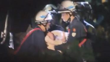 Japan-quake-baby-rescued.jpg