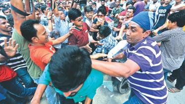JCD leaders besiege BNP office 1.jpg