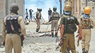 Kashmiri protestors.jpg