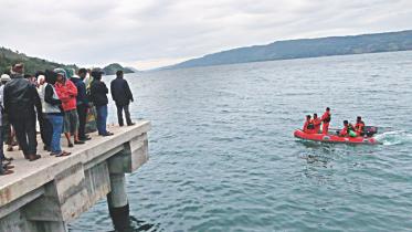Lake Toba, Simalungun 1.jpg