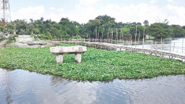 Lying broken bridge.jpg