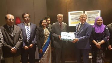 Malaysia minister in Dhaka.jpg