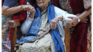 Munira Morshed Munni and photographer Sabina Yesmin with Sayeeda Khanam (C) on her 80th birthday.jpg