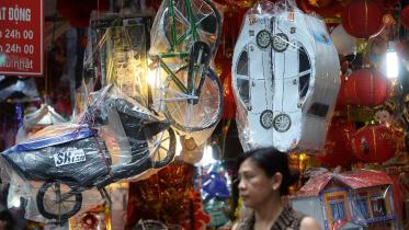 Vietnamese, Vietnam, paper offerings, tradition, off beat, furnish ancestors 