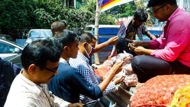 Onion price low in Bangladesh