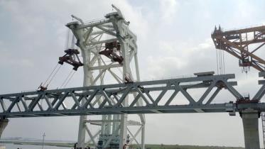 Padma Bridge 28th span.jpg