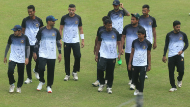 players asked to isolate (1).jpg