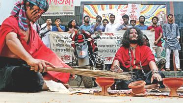 Protests continue DU.jpg